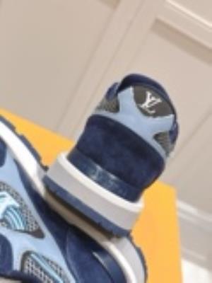 wholesale quality men's louis vuitton run way sneakers model no. 811